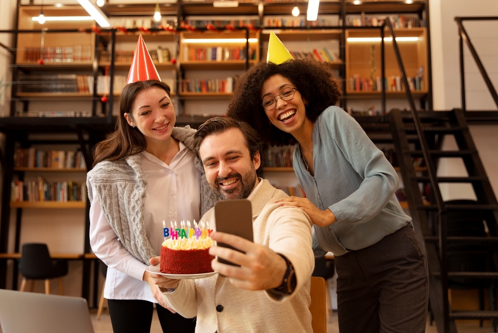 pessoas comemorando o aniversário americanas - imagem destaque